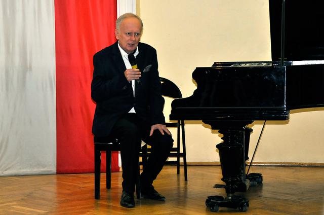 Janusz Olejniczak podczas koncertu w Małej Auli PW