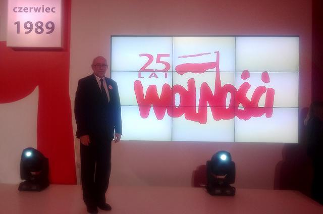 Prof. Jan Szmidt, Rektor PW w Pałacu Prezydenckim podczas zakończenia obchodów 25-lecia Wolności