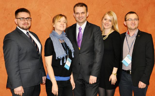 Doktoranci PW, od lewej: mgr inż. Przemysław Rumianek, mgr inż. Adrianna Tarnowska, mgr inż. Michał Gajda, mgr inż. Anna Gayer, mgr inż. Sławomir Łapiński