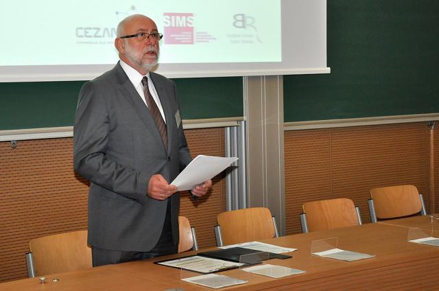 Prof. Jan Szmidt, Rektor Politechniki Warszawskiej podczas otwarcia konferencji Nauka.Infrakstruktura.Biznes