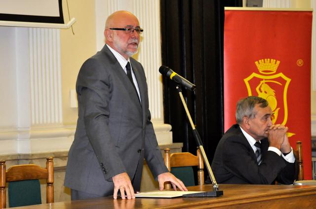 Prof. Jan Szmidt, Rektor PW, podczas otwarcia seminarium "Metro zmienia Warszawę"